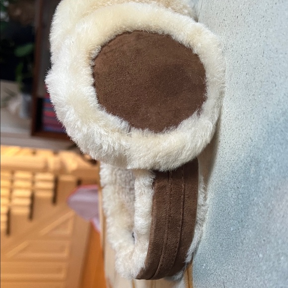 ❄️ UGG Australia Sheepskin Earmuffs — Chestnut Suede 🐑 - Picture 9 of 14